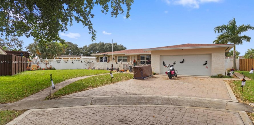 Villa ou maison à Pembroke Pines, Floride 4 chambres, 166.85 m2 № 1421747