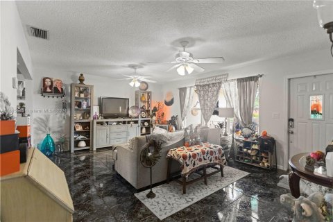 Villa ou maison à vendre à Pembroke Pines, Floride: 4 chambres, 166.85 m2 № 1421747 - photo 16