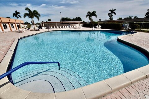 Villa ou maison à vendre à West Palm Beach, Floride: 2 chambres, 84.54 m2 № 994156 - photo 12