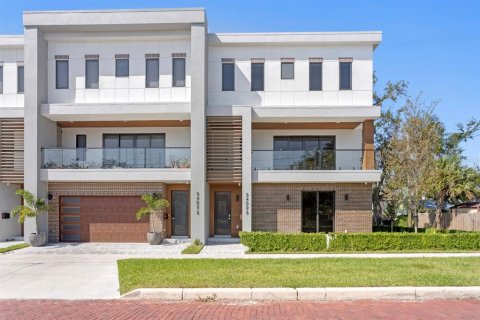 Adosado en venta en Tampa, Florida, 4 dormitorios, 227.05 m2 № 1407074 - foto 1