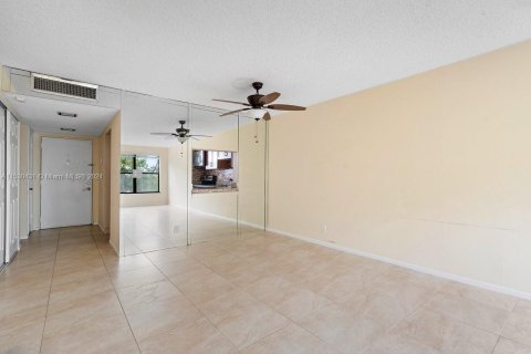 Condominio en venta en Pompano Beach, Florida, 1 dormitorio, 75.25 m2 № 1000008 - foto 7