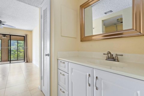 Condominio en venta en Pompano Beach, Florida, 1 dormitorio, 75.25 m2 № 1000008 - foto 17