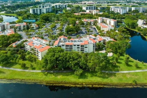 Condominio en venta en Pompano Beach, Florida, 1 dormitorio, 75.25 m2 № 1000008 - foto 27