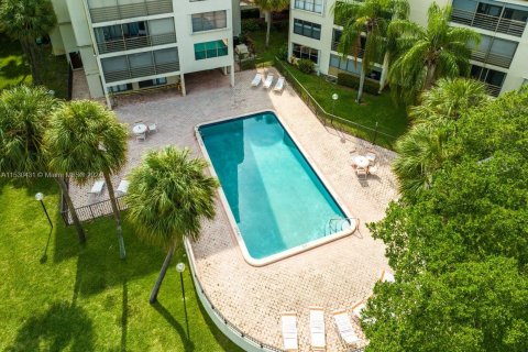 Condominio en venta en Pompano Beach, Florida, 1 dormitorio, 75.25 m2 № 1000008 - foto 26