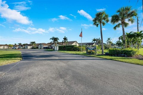Villa ou maison à vendre à Punta Gorda, Floride: 2 chambres, 109.9 m2 № 875646 - photo 4