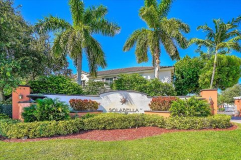 Condominio en venta en Miami Gardens, Florida, 2 dormitorios, 105.91 m2 № 1153440 - foto 1