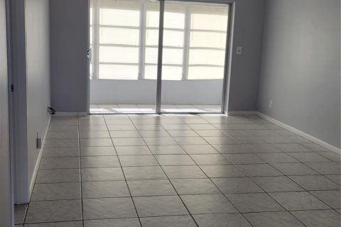 Copropriété à vendre à Lauderdale Lakes, Floride: 1 chambre, 71.35 m2 № 954327 - photo 11