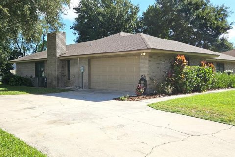 House in Auburndale, Florida 4 bedrooms, 199.93 sq.m. № 1347280 - photo 2