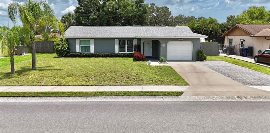 House in Sarasota, Florida 3 bedrooms, 154.31 sq.m. № 1349358