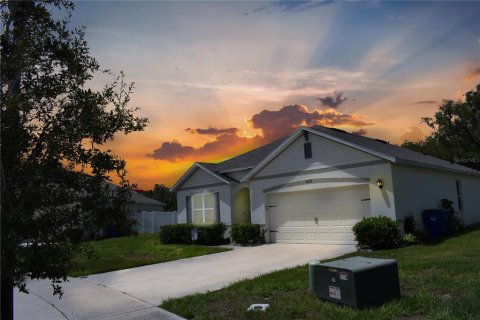 Casa en venta en Saint Cloud, Florida, 4 dormitorios, 171.5 m2 № 1349357 - foto 1