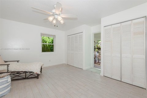 House in Davie, Florida 4 bedrooms, 272.76 sq.m. № 1421740 - photo 19