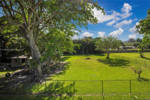 House in Davie, Florida 5 bedrooms, 310.76 sq.m. № 1221937 - photo 29