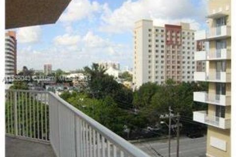 Купить кондоминиум в Майами, Флорида 3 спальни, 93.09м2, № 1015985 - фото 3