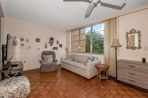 Condominio en venta en Pembroke Pines, Florida, 2 dormitorios, 120.31 m2 № 888207 - foto 16