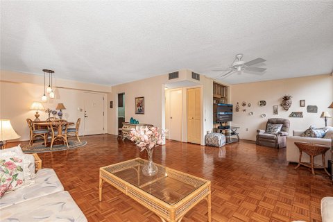Condominio en venta en Pembroke Pines, Florida, 2 dormitorios, 120.31 m2 № 888207 - foto 15