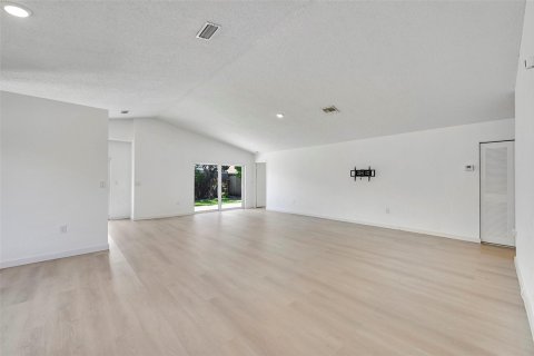 Villa ou maison à vendre à Pembroke Pines, Floride: 3 chambres, 143.63 m2 № 1223278 - photo 19