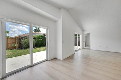 Villa ou maison à vendre à Pembroke Pines, Floride: 3 chambres, 143.63 m2 № 1223278 - photo 23