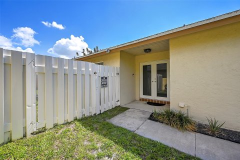 Villa ou maison à vendre à Pembroke Pines, Floride: 3 chambres, 143.63 m2 № 1223278 - photo 1