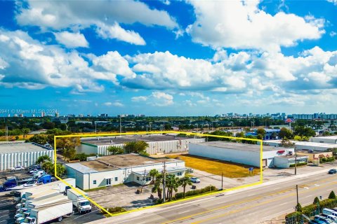 Immobilier commercial à vendre à Pompano Beach, Floride № 1000498 - photo 2