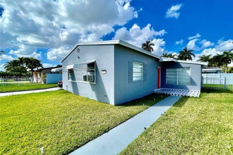 Villa ou maison à vendre à Hallandale Beach, Floride: 3 chambres, 91.97 m2 № 1127526 - photo 2