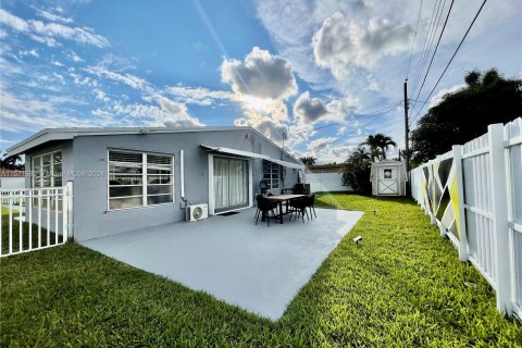 Villa ou maison à vendre à Hallandale Beach, Floride: 3 chambres, 91.97 m2 № 1127526 - photo 22