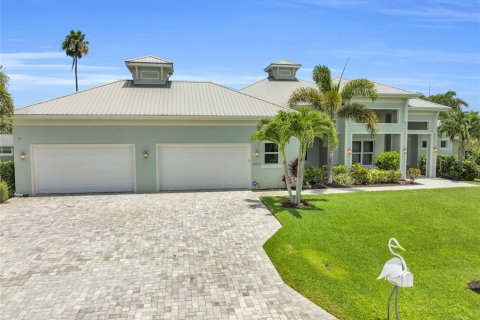 Villa ou maison à vendre à Cape Coral, Floride: 4 chambres, 305.46 m2 № 1297156 - photo 1