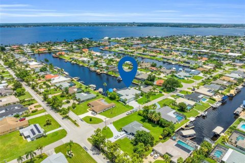 Villa ou maison à vendre à Cape Coral, Floride: 4 chambres, 305.46 m2 № 1297156 - photo 2