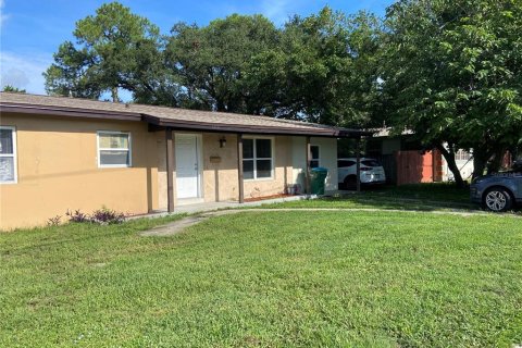 Villa ou maison à vendre à Deltona, Floride: 4 chambres, 97.83 m2 № 1349681 - photo 1