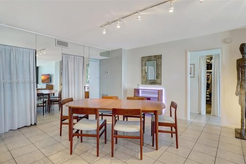 Condo in Hollywood, Florida, 2 bedrooms  № 1189288 - photo 8