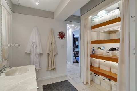 Condo in Hollywood, Florida, 2 bedrooms  № 1189288 - photo 15