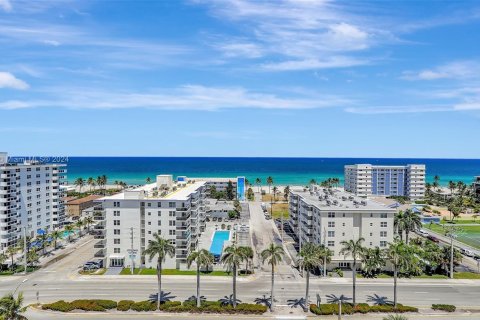 Condominio en venta en Hollywood, Florida, 2 dormitorios, 116.5 m2 № 1189288 - foto 2