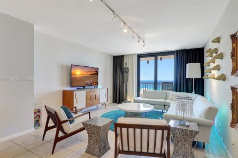 Condo in Hollywood, Florida, 2 bedrooms  № 1189288 - photo 6