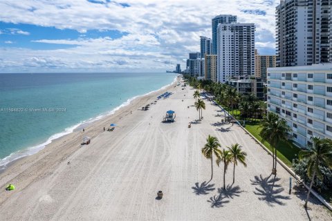 Copropriété à vendre à Hollywood, Floride: 2 chambres, 116.5 m2 № 1189288 - photo 29