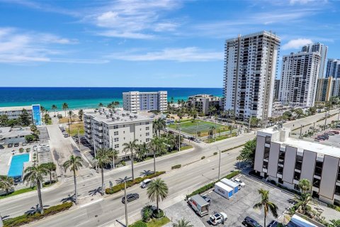 Copropriété à vendre à Hollywood, Floride: 2 chambres, 116.5 m2 № 1189288 - photo 24