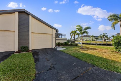 Casa en venta en Punta Gorda, Florida, 2 dormitorios, 109.9 m2 № 1166371 - foto 1