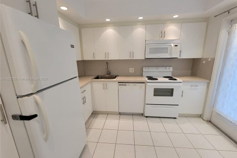 Condominio en venta en Pompano Beach, Florida, 1 dormitorio, 83.61 m2 № 1288887 - foto 3