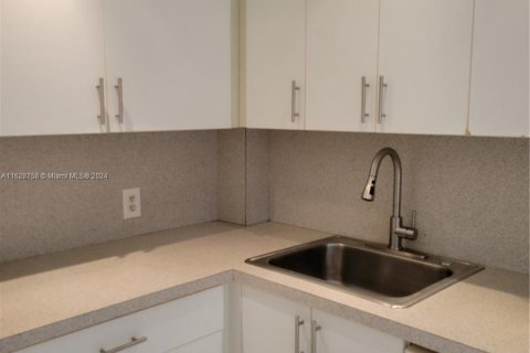 Condo in Pompano Beach, Florida, 1 bedroom  № 1288887 - photo 19