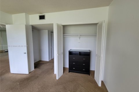 Condo in Pompano Beach, Florida, 1 bedroom  № 1288887 - photo 16