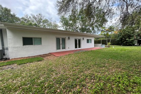 House in Miami, Florida 3 bedrooms, 169.64 sq.m. № 1288931 - photo 3