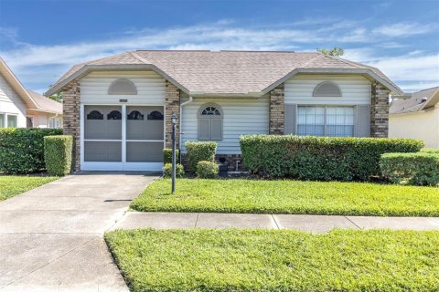 Condo in New Port Richey, Florida, 2 bedrooms  № 1339261 - photo 1