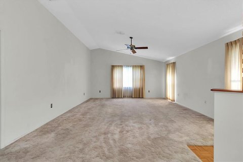 Condo in New Port Richey, Florida, 2 bedrooms  № 1339261 - photo 8