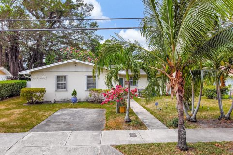 House in Miami, Florida 3 bedrooms, 117.99 sq.m. № 781122 - photo 8