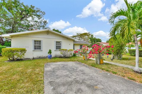 House in Miami, Florida 3 bedrooms, 117.99 sq.m. № 781122 - photo 2