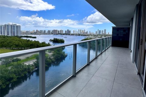 Condominio en venta en North Miami Beach, Florida, 3 dormitorios, 144.56 m2 № 1345075 - foto 2