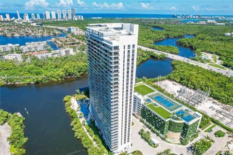 Condominio en venta en North Miami Beach, Florida, 3 dormitorios, 144.56 m2 № 1345075 - foto 1