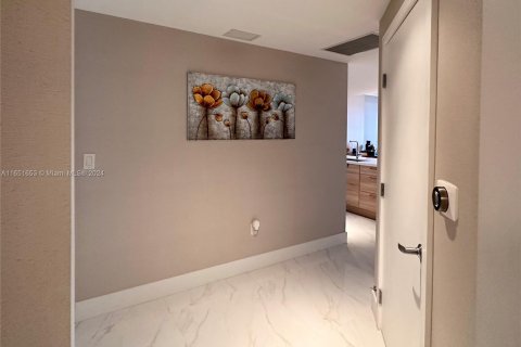 Condo in North Miami Beach, Florida, 3 bedrooms  № 1345075 - photo 8