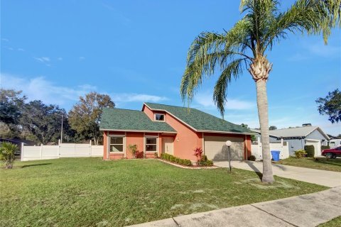Villa ou maison à vendre à Brandon, Floride: 4 chambres, 217.02 m2 № 952997 - photo 1