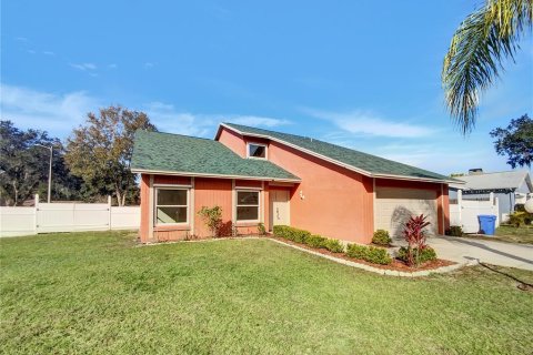 Villa ou maison à vendre à Brandon, Floride: 4 chambres, 217.02 m2 № 952997 - photo 2