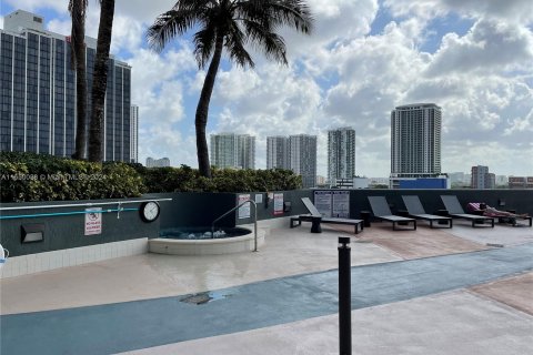 Condo in Miami, Florida, 2 bedrooms  № 1345255 - photo 18