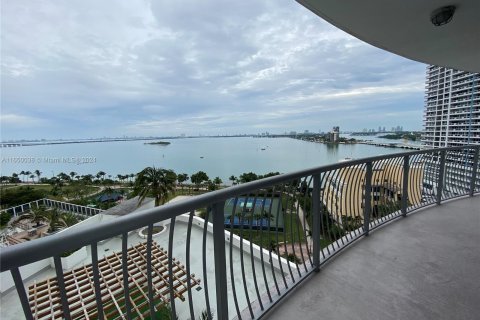 Copropriété à louer à Miami, Floride: 2 chambres, 97.36 m2 № 1345255 - photo 2